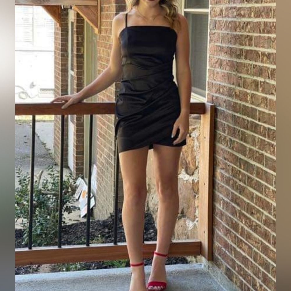 Donating 1/6/2024 Bardot mini dresss NWT
